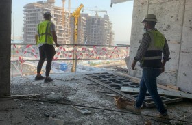 بلدية مدينة أبوظبي تنظم ورشة توعوية عن بُعد بعنوان «السلامة في الحر» للعاملين في البناء والإنشاء