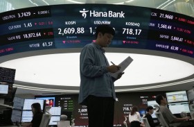 نيكي يقلص خسائر الأسبوع مع انخفاض عوائد السندات الأمريكية وتراجع الين 