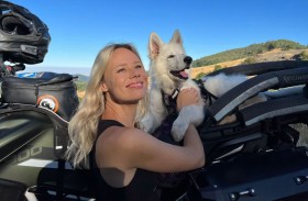 جيس ستون تنهار بعد نفوق حيوانها الأليف