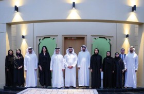 سيف بن زايد خلال زيارته لـ «بيوت منتصف الطريق» يطلع على أبرز النتائج التي حققها النموذج الأوَّلي للمشروع
