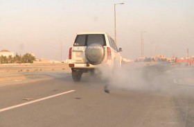 شرطة أبوظبي تحذر السائقين من إحداث الضجيج في المناطق السكنية والرملية