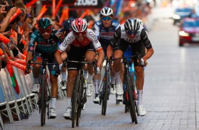 «الإمارات للدراجات» يحلق بلقب الشباب في سباق إتسوليا باسك كونتري