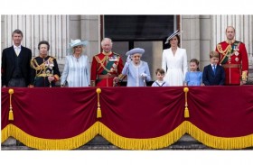 الأمير لويس يلفت الأنظار في احتفالات اليوبيل البلاتيني