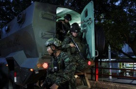 فنزويليون يعبرون الحدود الكولومبية بمزيج من الارتياح والقلق 