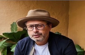 مصفف للمشاهير يكشف سر تجفيف الشعر المثالي