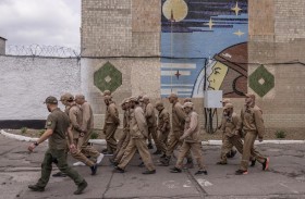 مقابل الحرية.. أوكرانيا تجنّد السجناء للقتال على الجبهة