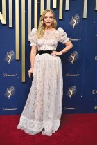 الممثلة الأمريكية آبي إليوت لدى وصولها إلى حفل توزيع جوائز إيمي برايم تايم السابع والسبعين في مسرح بيكوك بمسرح إل إيه لايف في لوس أنجلوس. ا ف ب 