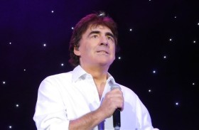 صاحب أغنية «لو ريتال» الشهيرة يفارق الحياة