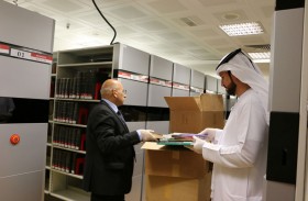الأرشيف الوطني يزود مكتبة الإمارات بـ 1500 كتاب من مسقط الدولي للكتاب