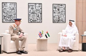 سيف بن زايد يلتقي قائد أكاديمية ساندهيرست العسكرية الملكية البريطانية