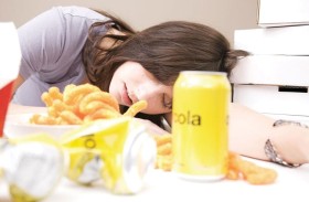 لماذا نشعر بالخمول بعد الغداء؟