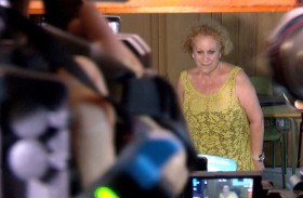 نقل والدة روبياليس إلى المستشفى بعد إضرابها عن الطعام