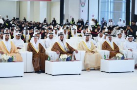 سيف بن زايد يشهد حفل تخريج الدفعة الـ 43 من طلبة جامعة الإمارات