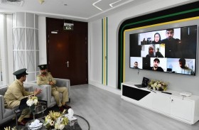 شرطة دبي تطمئن على سلامة المبتعثين عبر الاتصال المرئي