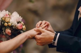 أزواج يتحايلون على القانون للزواج