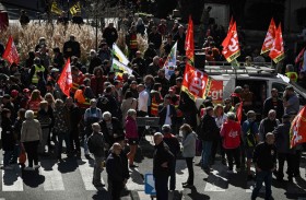 الحكومة الفرنسية أمام مذكرتين بحجب الثقة 