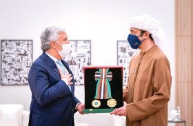 رئيس الدولة يمنح سفير البرتغال وسام الاستقلال من الطبقة الأولى