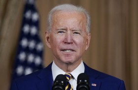 بايدن يتقدم في الاستطلاعات.. ويبقى في دائرة الخطر