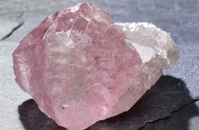 اكتشاف ألماس نصف وردي نادر في منجم 