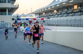 ترايثلون ياس يعود بسباقاته وأجوائه الرائعة إلى حلبة مرسى ياس في عطلة الأسبوع