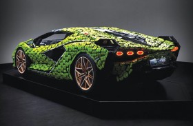  لامبورغيني سيان  بالحجم الكامل مبنية بمكعبات LEGO  Technic  تصل إلى دبي