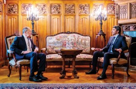 عبدالله بن زايد يؤكد ضرورة التوصل إلى تسوية سلمية بين روسيا وأوكرانيا 