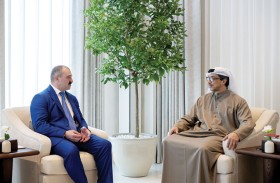 منصور بن زايد يستقبل المبعوث الخاص للرئيس البيلاروسي