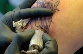 تحذير طبي.. الوشم يهدد بسرطان خطير