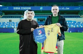 نادي دبا الرياضي بالفجيرة يستقبل  الصحفي الروماني كريستيان سافا 