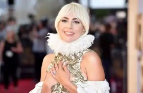 حادث على المسرح يجبر ليدي غاغا على إيقاف عرضها