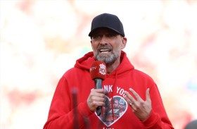 المدينة تحتاج إليك.. جماهير ليفربول تتوسل كلوب للعودة 