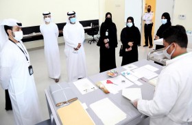 وفد من الخارجية والتعاون الدولي يزور مركز الحفظ والترميم بالأرشيف الوطني