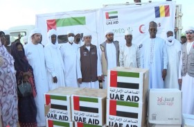 الفريق الإنساني الإماراتي يبدأ توزيع الطرود الغذائية على اللاجئين السودانيين و المجتمع المحلي في أمدجراس التشادية 