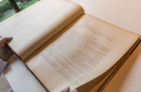 حاكم الشارقة يهدي «بيت الحكمة» 12 ألف كتاب وإصدار من أندر المؤلفات المتخصصة في الفنون العربية والإسلامية 