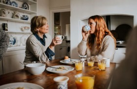 دراسة حديثة: الوقاية من الخرف تتطلب أكثر من كوب قهوة