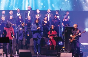 أجواء احتفالية مبهجة مع جوقة إنجيل مجتمع لندن ونايا إيزومي