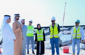 راشد بن حميد يتفقد سير العمل في مشروع تطوير شاطئ عجمان