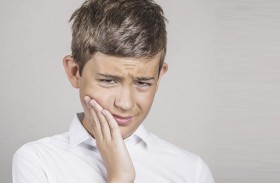 كيف تتصرفين إذا كسر سن طفلك الدائم؟