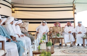 هزاع بن زايد يتفقد ميدان سيح صبرة لسباقات الهجن في منطقة العين