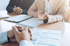 «الكذب الأبيض» في مقابلات العمل.. متى يكون مقبولاً؟