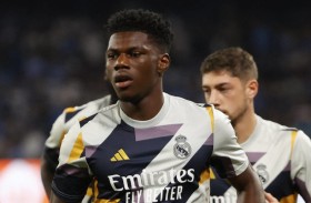 إصابة تشواميني بكسر في مشط قدمه اليسرى 