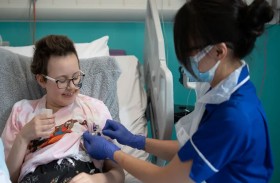 فتاة بريطانية تهزم الـ «لوكيميا»