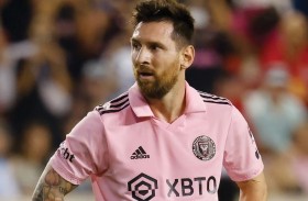 يقود 50 شخصاً لحماية ميسي.. ماذا تعرف عن حارسه الخاص؟