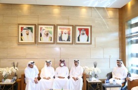 ولي عهد عجمان يقدم واجب العزاء إلى جمال وأحمد الحاي فى وفاة المغفور لها والدتهما