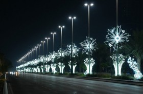 بلدية مدينة أبوظبي تزين شوارع جزيرة أبوظبي والمدن الخارجية بـ3500 تشكيل ضوئي احتفاءً بشهر رمضان