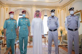 عمار النعيمي يكرم شرطيين لموقفهما الإنساني