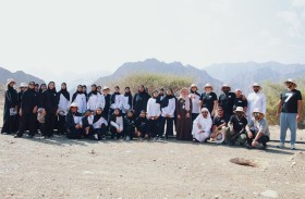 التغير المناخي والبيئة تُشرك طالبات في غرس أشجار ضمن برنامج «ازرع الإمارات» في وادي الوريعة بالفجيرة