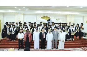 مدارس بن حم تحتفل بتخريج 420 طالباً وطالبة