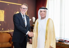 سعود بن صقر يستقبل السفير السويدي