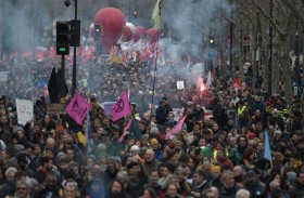 توترات فرنسا.. ماذا يقرر المجلس الدستوري بشأن التقاعد؟